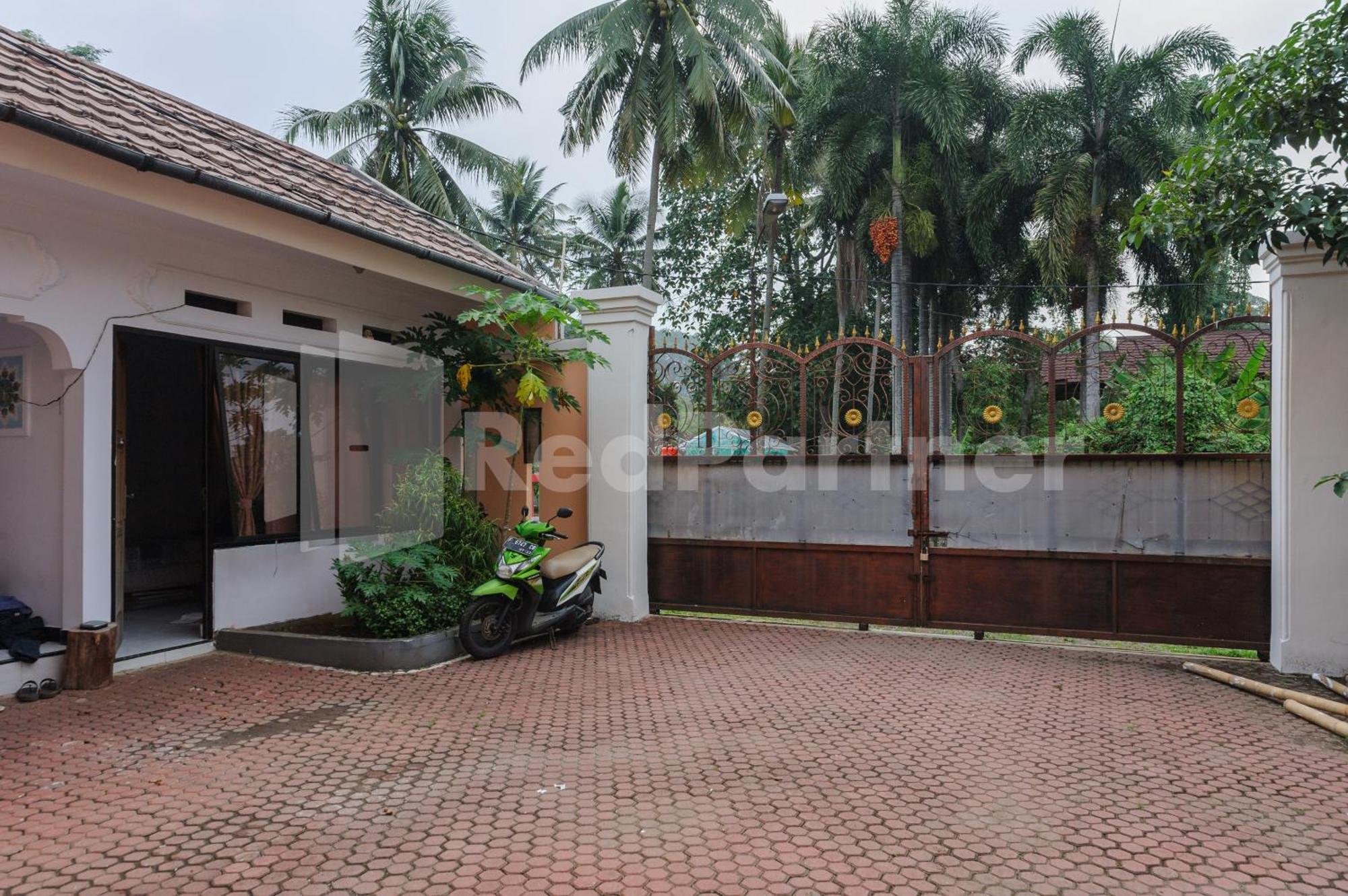 Pondok Cimanggu Syariah Mitra Reddoorz Bogor Exterior photo